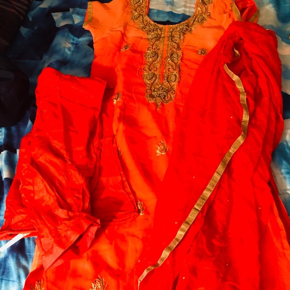 Salwar suit - Picture 1 of 1